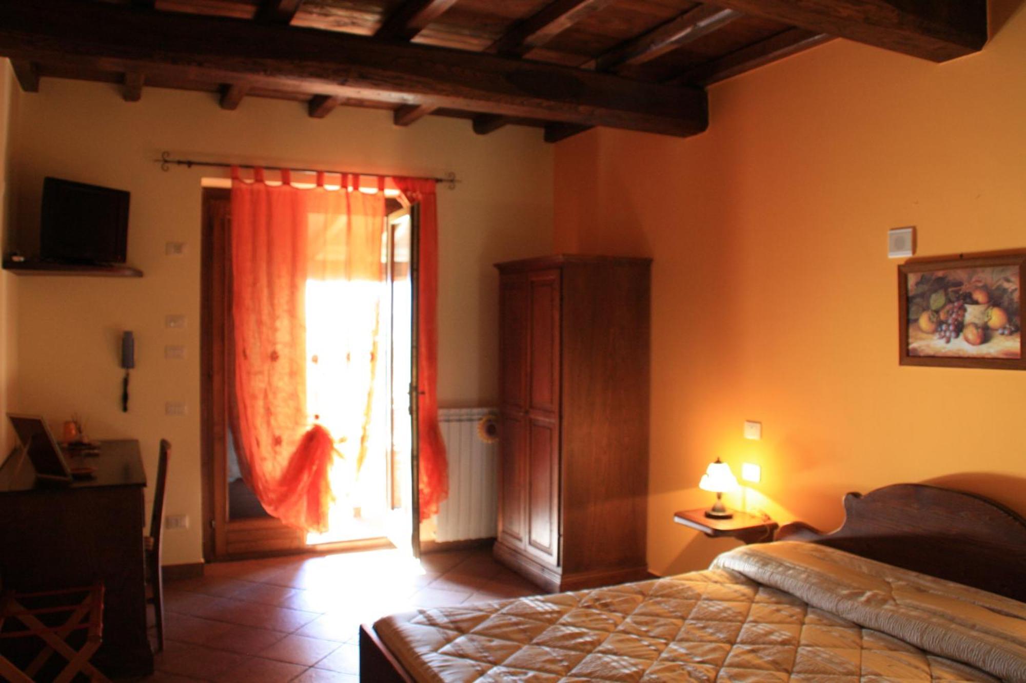 タルクイーニア Casale Poggio Nebbiaヴィラ 部屋 写真