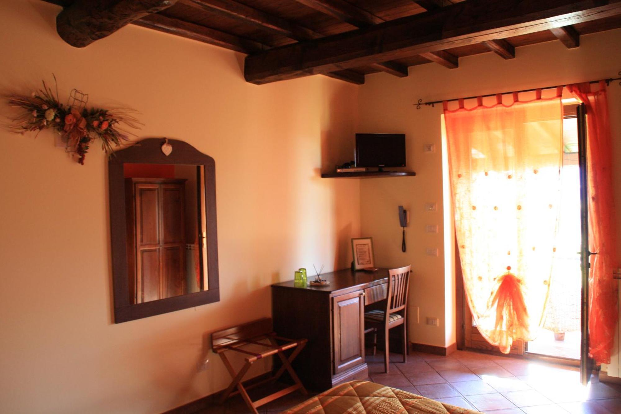 タルクイーニア Casale Poggio Nebbiaヴィラ 部屋 写真